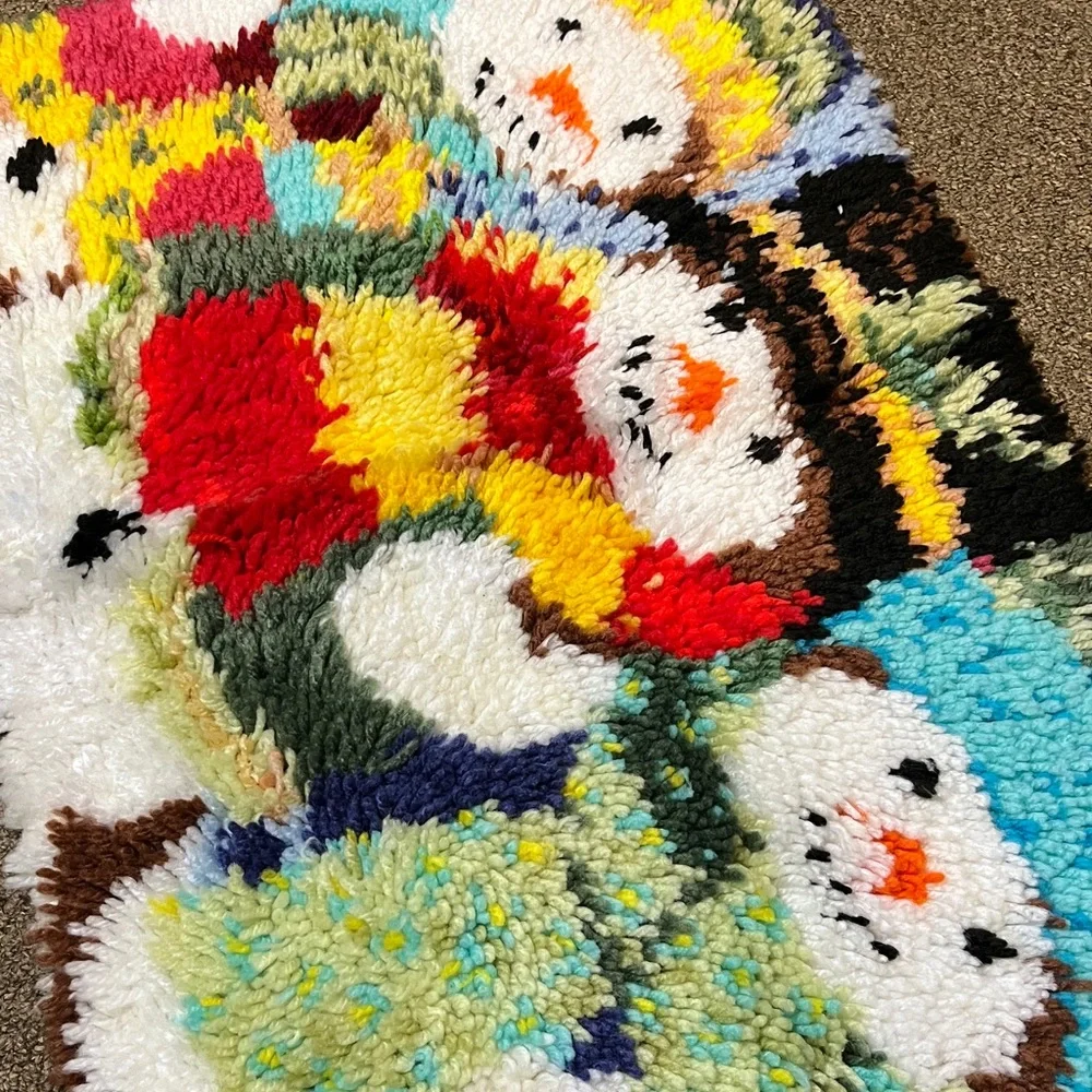 Vintage 1980s Latch Hook Snowman Pals Handmade Winter Festival Wall Hanging Rug - Picture 6 of 6